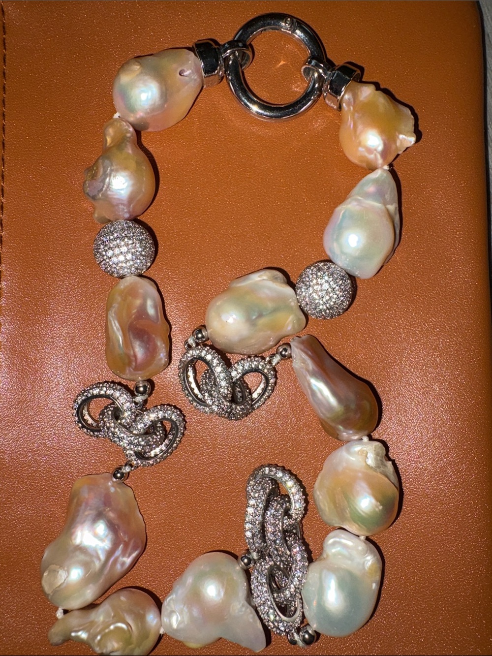 Pearl and Crystal Link Necklace - Iridescent Peach
